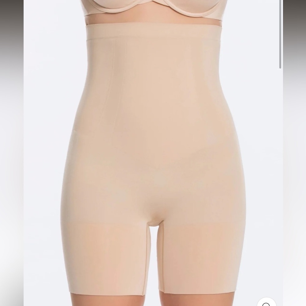 SPANXsculpt Powerful Compression High-Waisted Mid-Thigh Short
